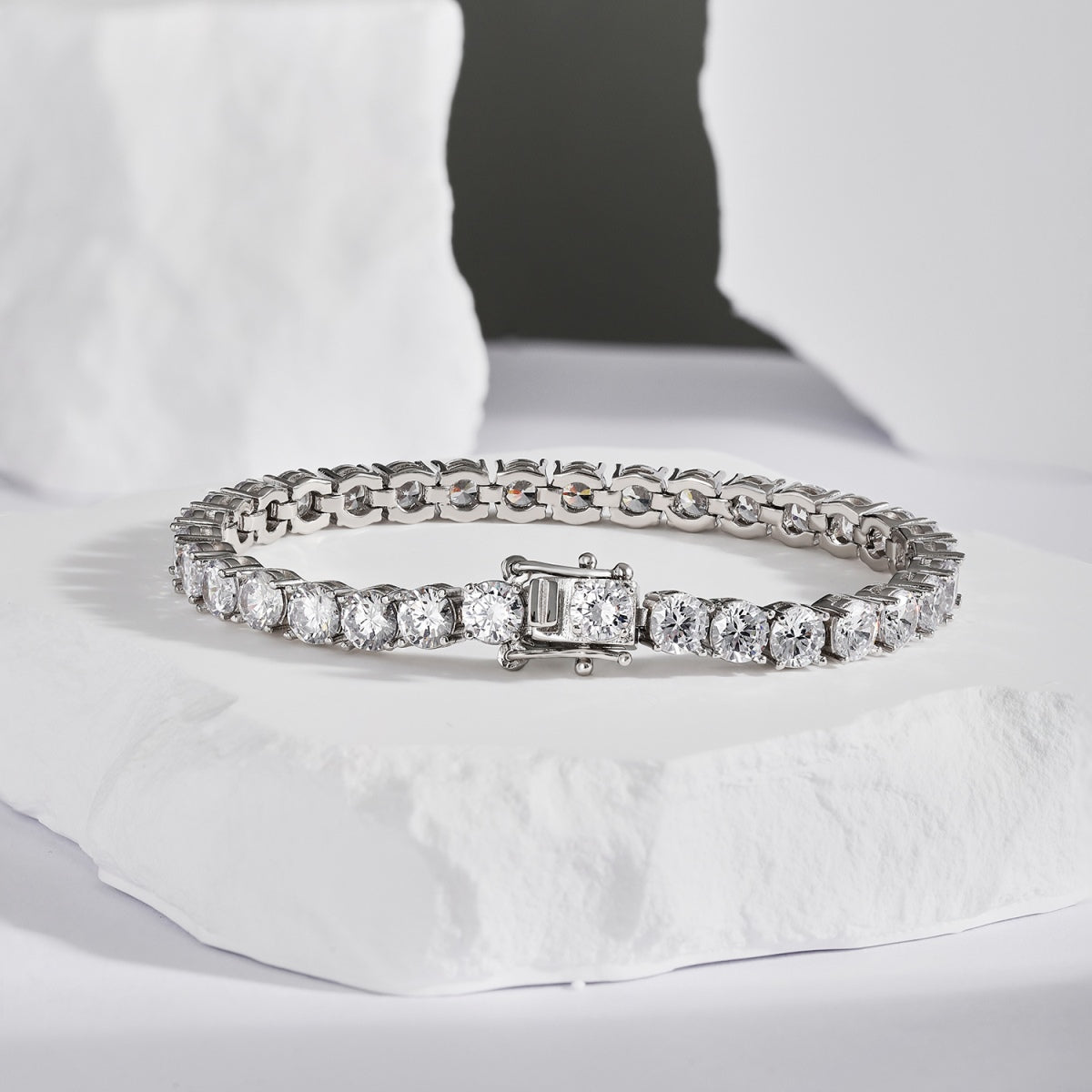[ECHO ]Ornate Sparkling Round Cut Wedding Bracelet