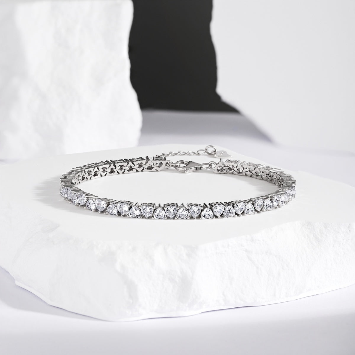 [ECHO ]Dazzling Romantic Heart Shape Lover Bracelet