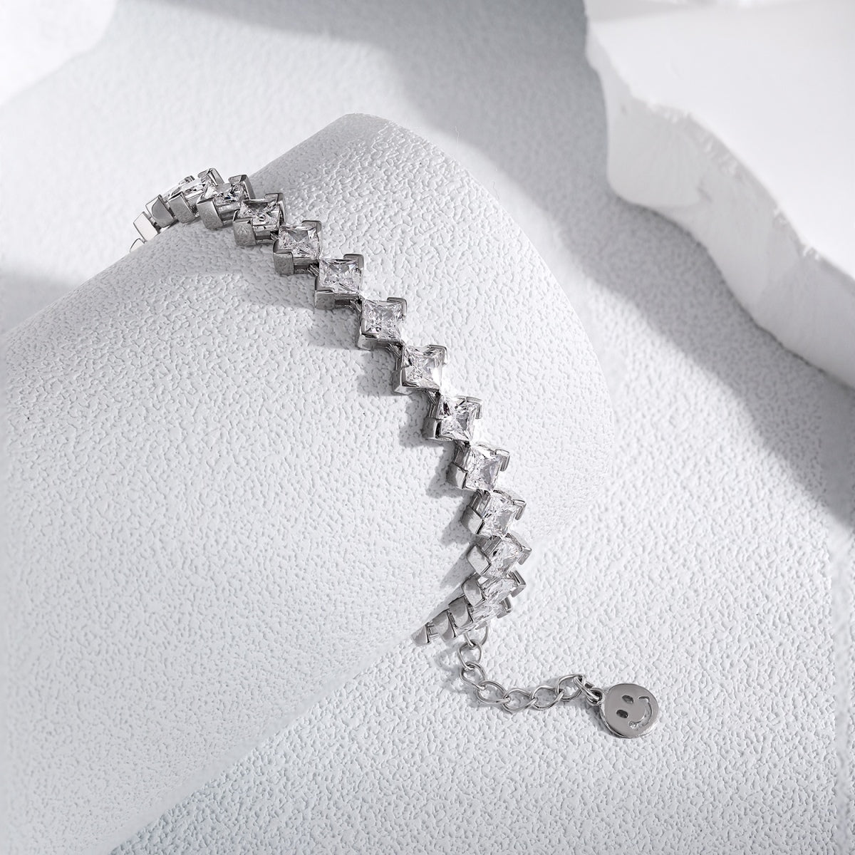 [ECHO ]0.5 Carat Ornate Princess Cut Daily Bracelet