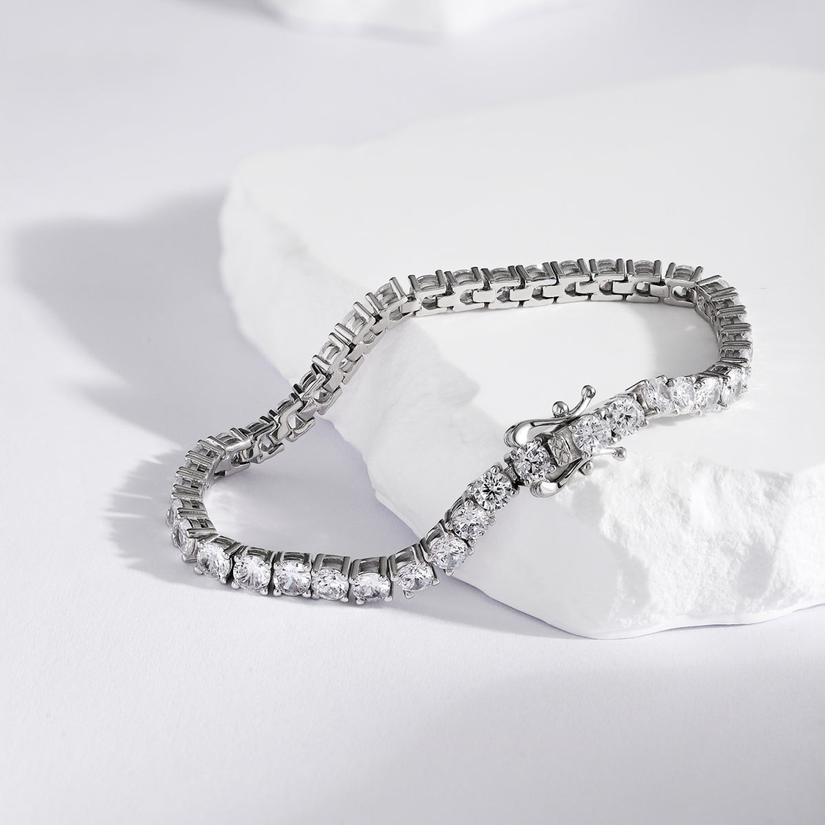 [ECHO ]Luxurious Ornate Round Cut Tennis Bracelet