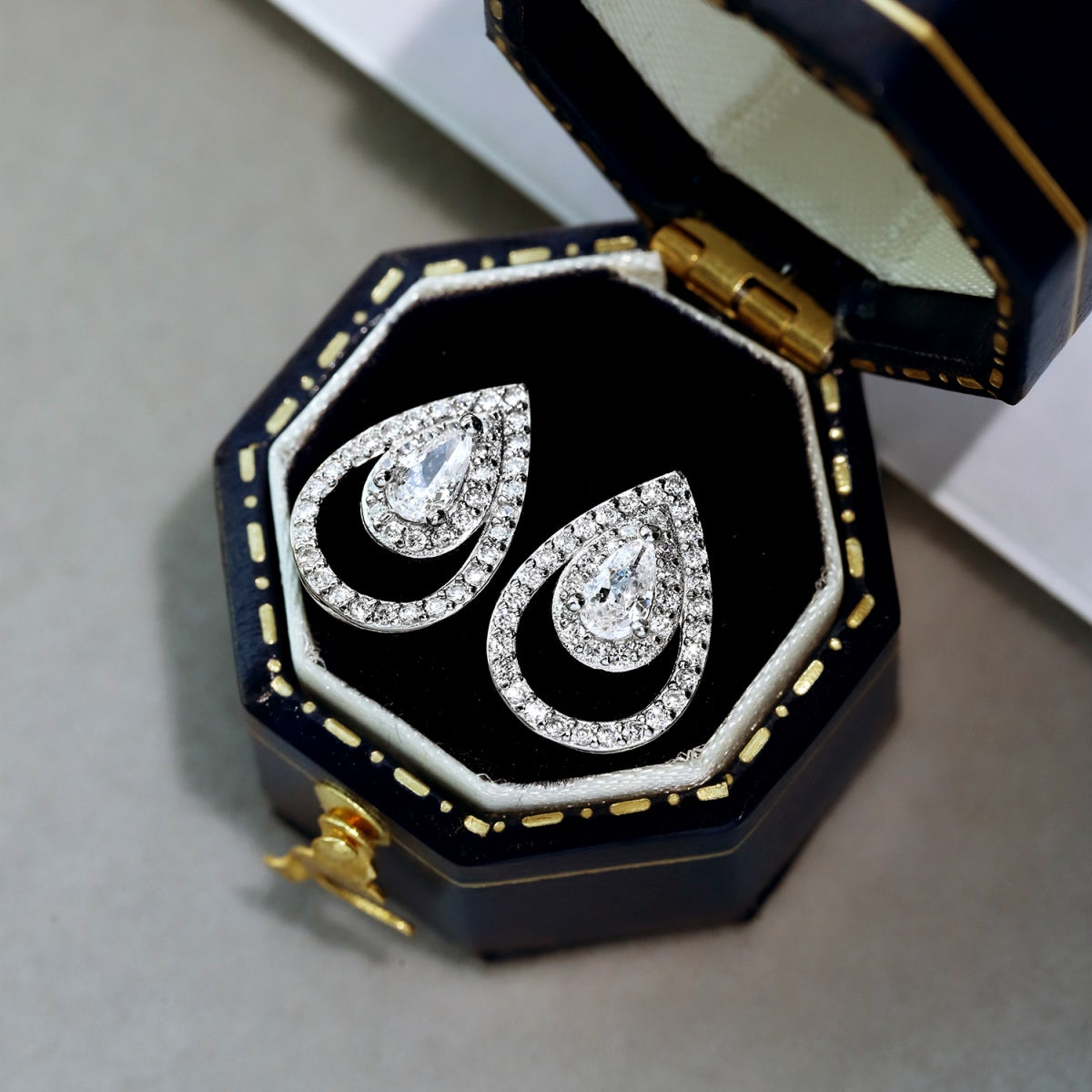 [ECHO ]Sparkling Delicate Water Drop Shape Daily Earrings