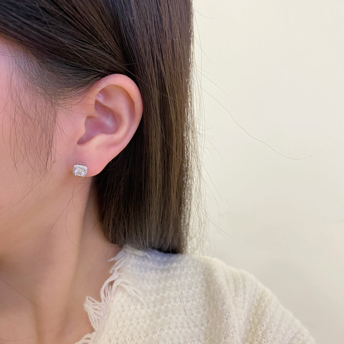 [ECHO ]Classic Round Center Stone Stud Earrings