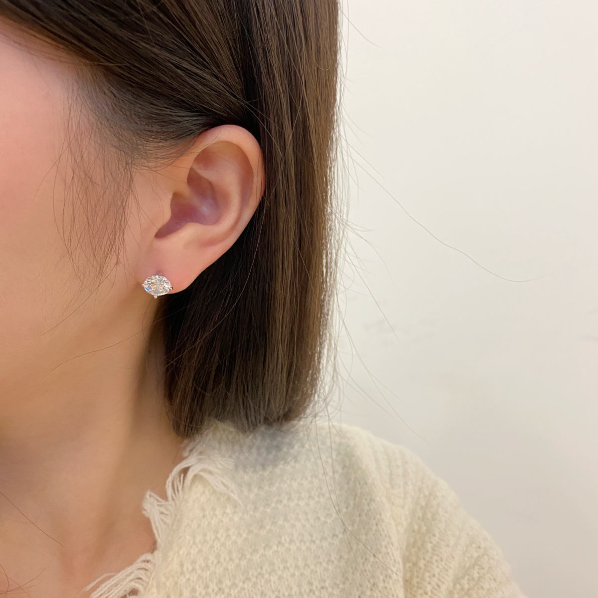 [ECHO ]Stylish Shiny Round Center Stone Stud Earrings