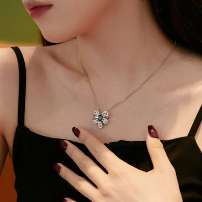 [ECHO ]Luxurious Flower Shape Emerald Cut Necklace