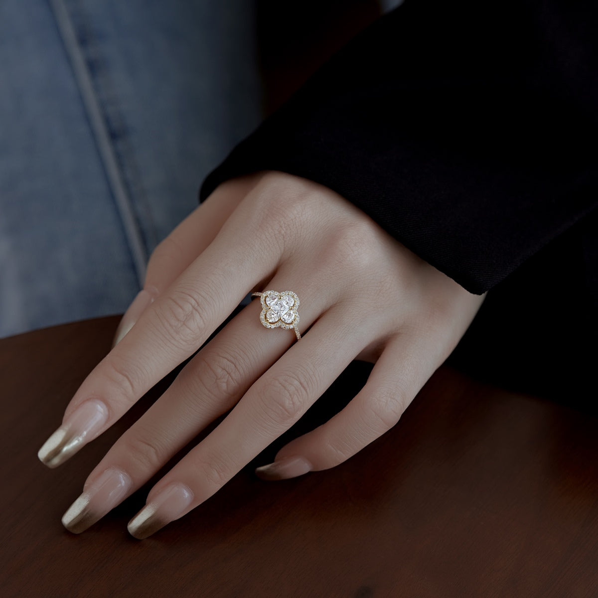 [ECHO ]Luxurious Eternity Flower Shape Banquet Ring