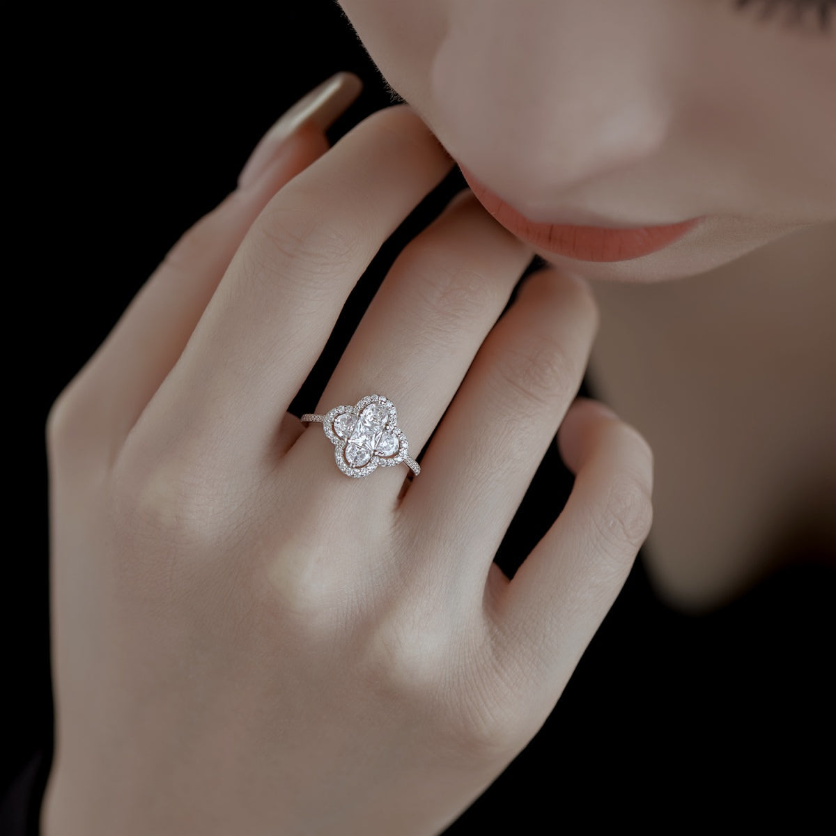 [ECHO ]Luxurious Eternity Flower Shape Banquet Ring