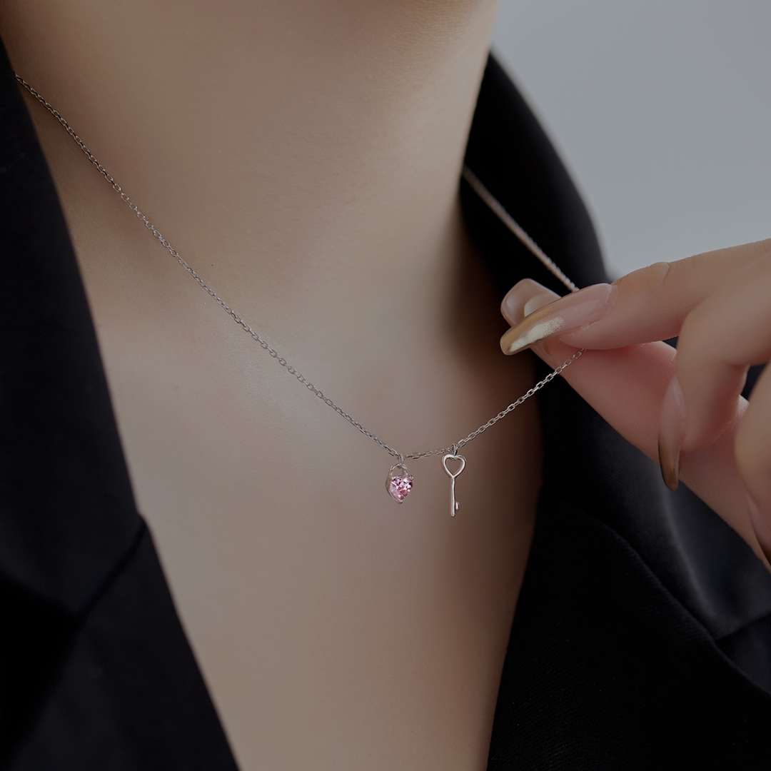 [ECHO ]Unique Heart Shape Key Pendent Necklace
