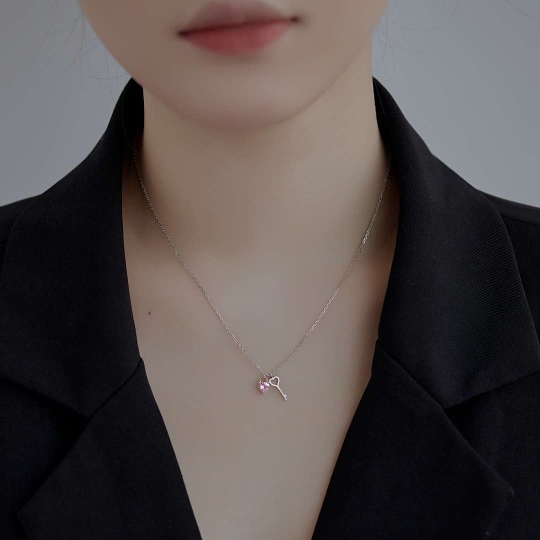 [ECHO ]Unique Heart Shape Key Pendent Necklace
