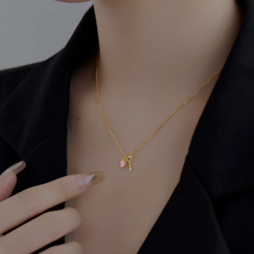 [ECHO ]Unique Heart Shape Key Pendent Necklace