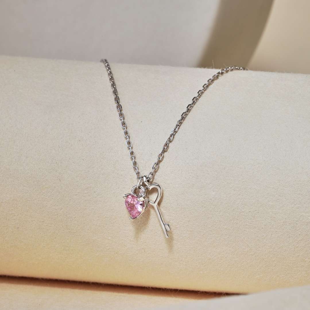 [ECHO ]Unique Heart Shape Key Pendent Necklace