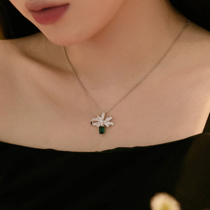 [ECHO ]Luxurious Flower Shape Emerald Cut Necklace
