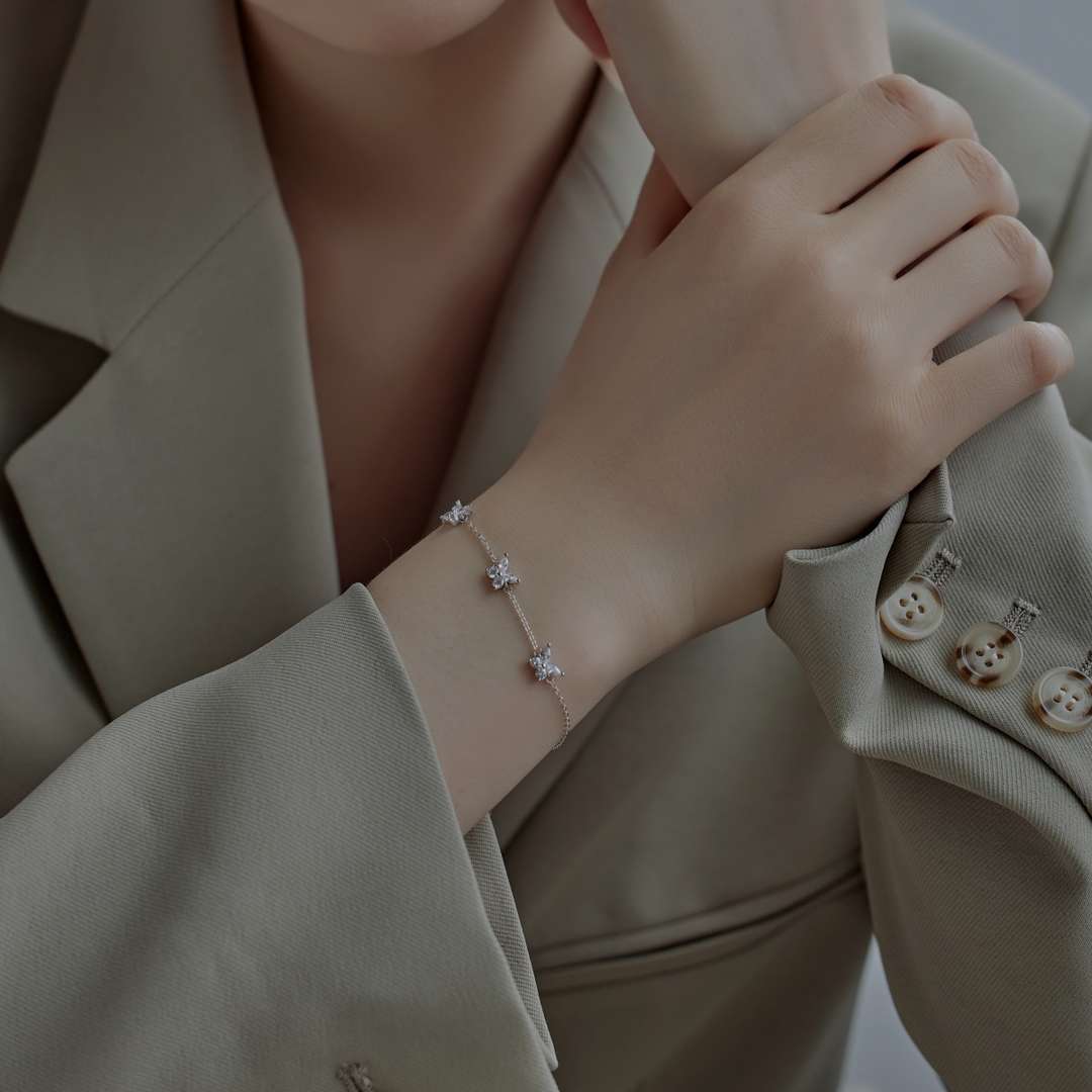 [ECHO ]Radiant Butterfly Shape Necklace