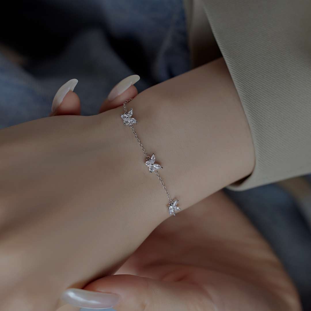 [ECHO ]Radiant Butterfly Shape Necklace