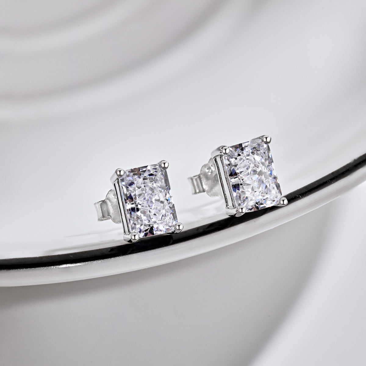 [ECHO ]Radiant Luxurious Princess Cut Daily Earrings