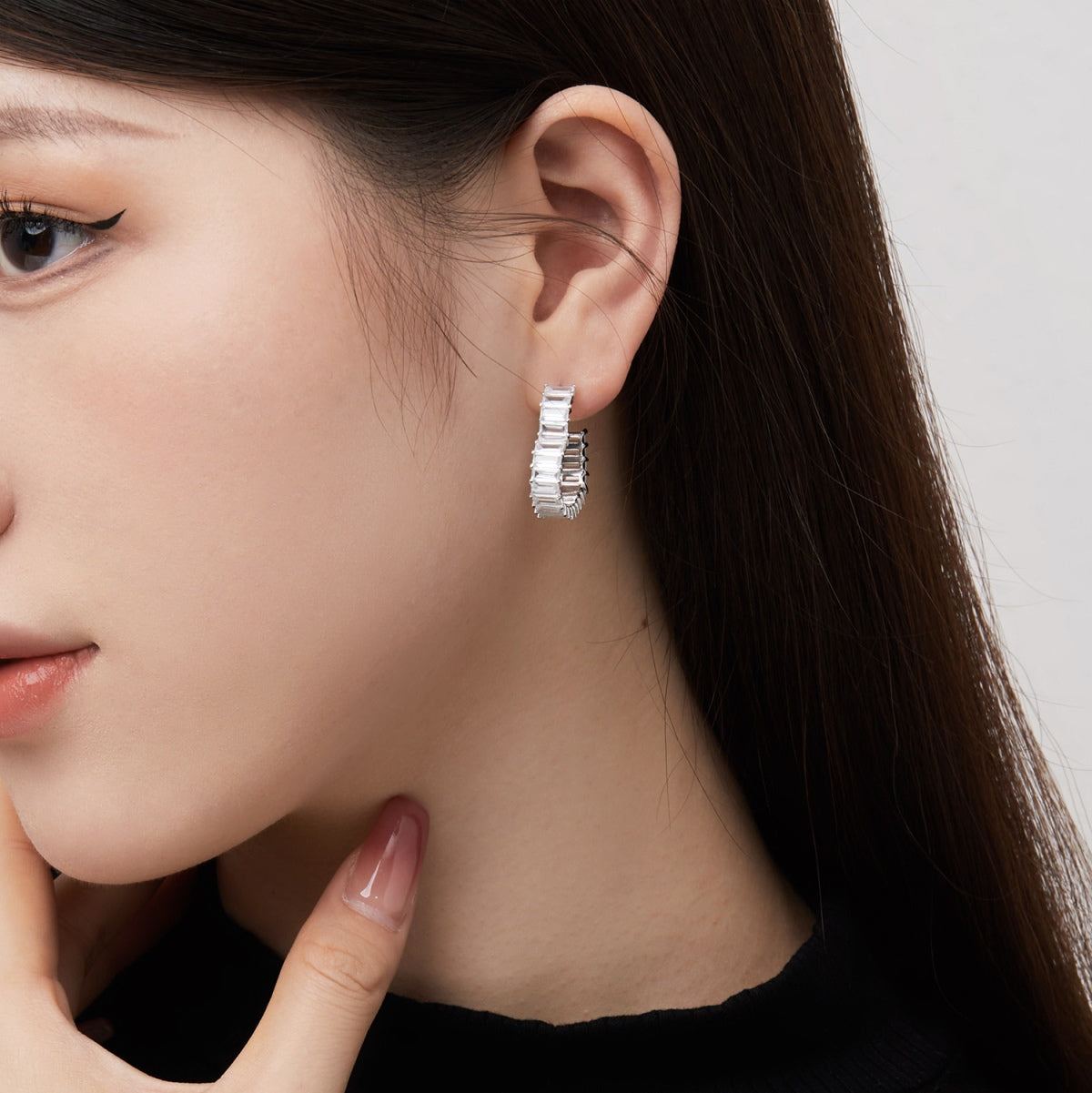 [ECHO ]Radiant Heart Cutout Earrings