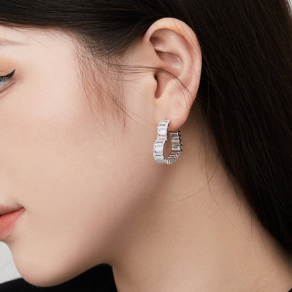 [ECHO ]Radiant Heart Cutout Earrings