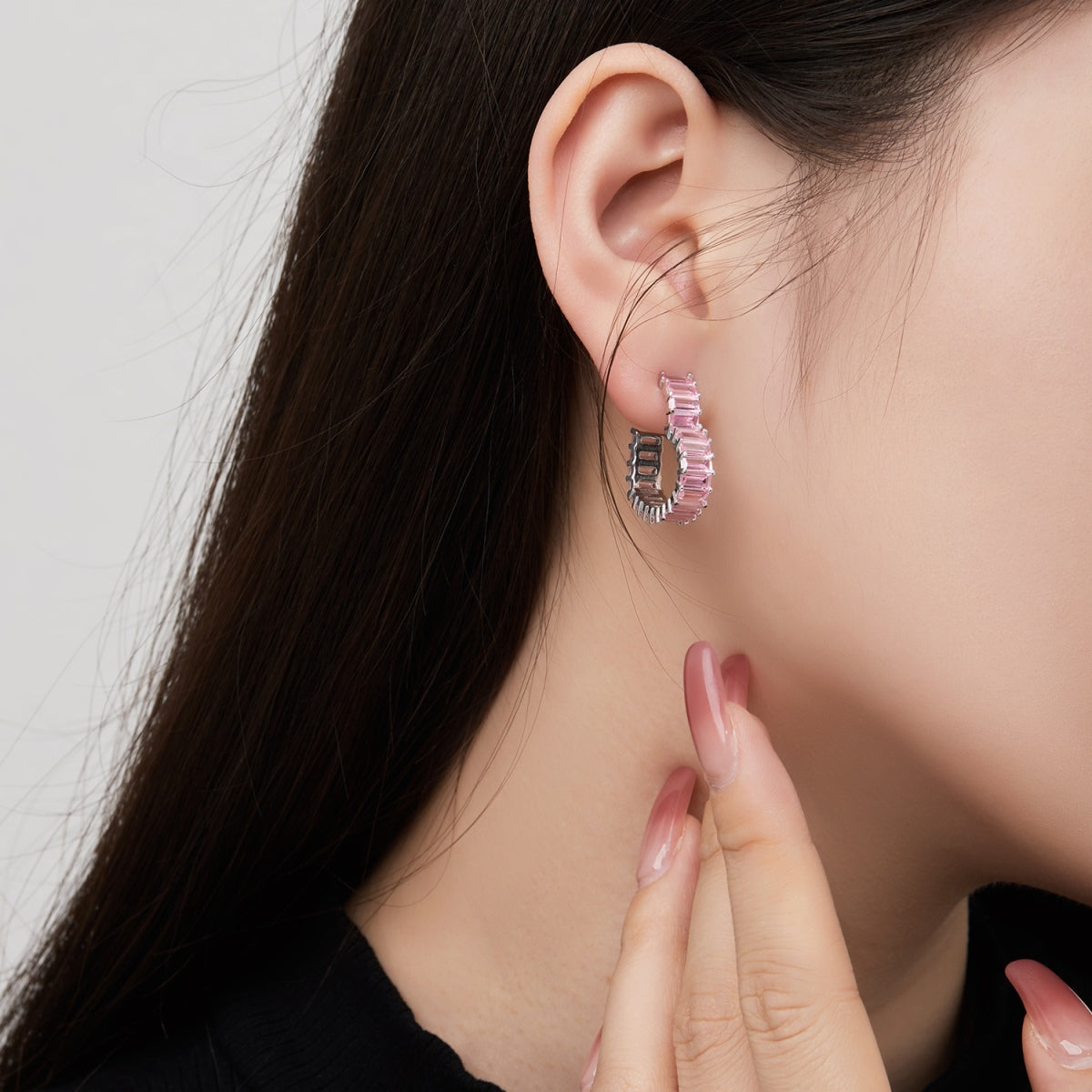 [ECHO ]Radiant Heart Cutout Earrings