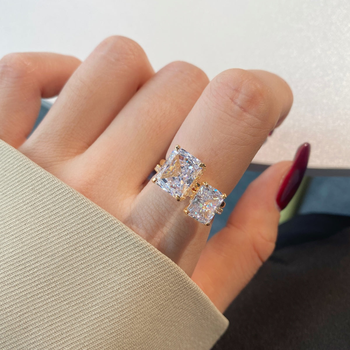 [ECHO ]4.0 Carat Ornate Enchanting Radiand Cut Banquet Ring