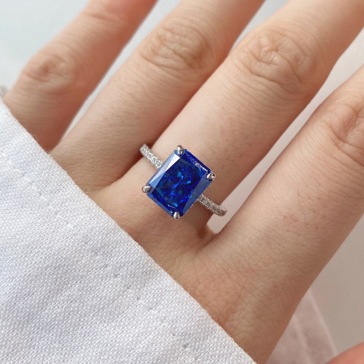 [ECHO ]4.0 Carat Luxurious Engagement Ring