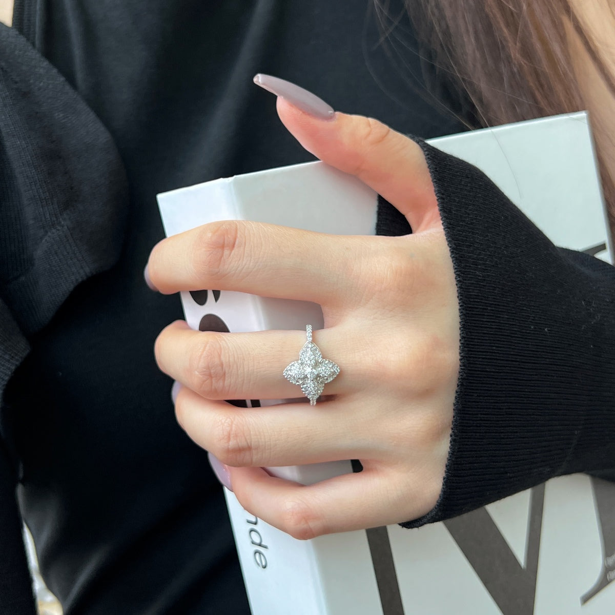 [ECHO ]Luxurious Colorful Flower Shape Banquet Ring