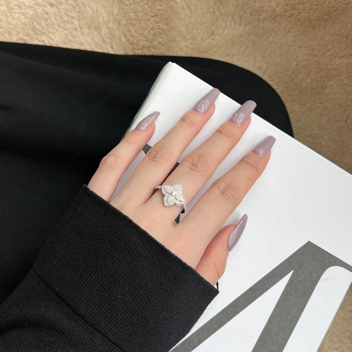 [ECHO ]Luxurious Colorful Flower Shape Banquet Ring