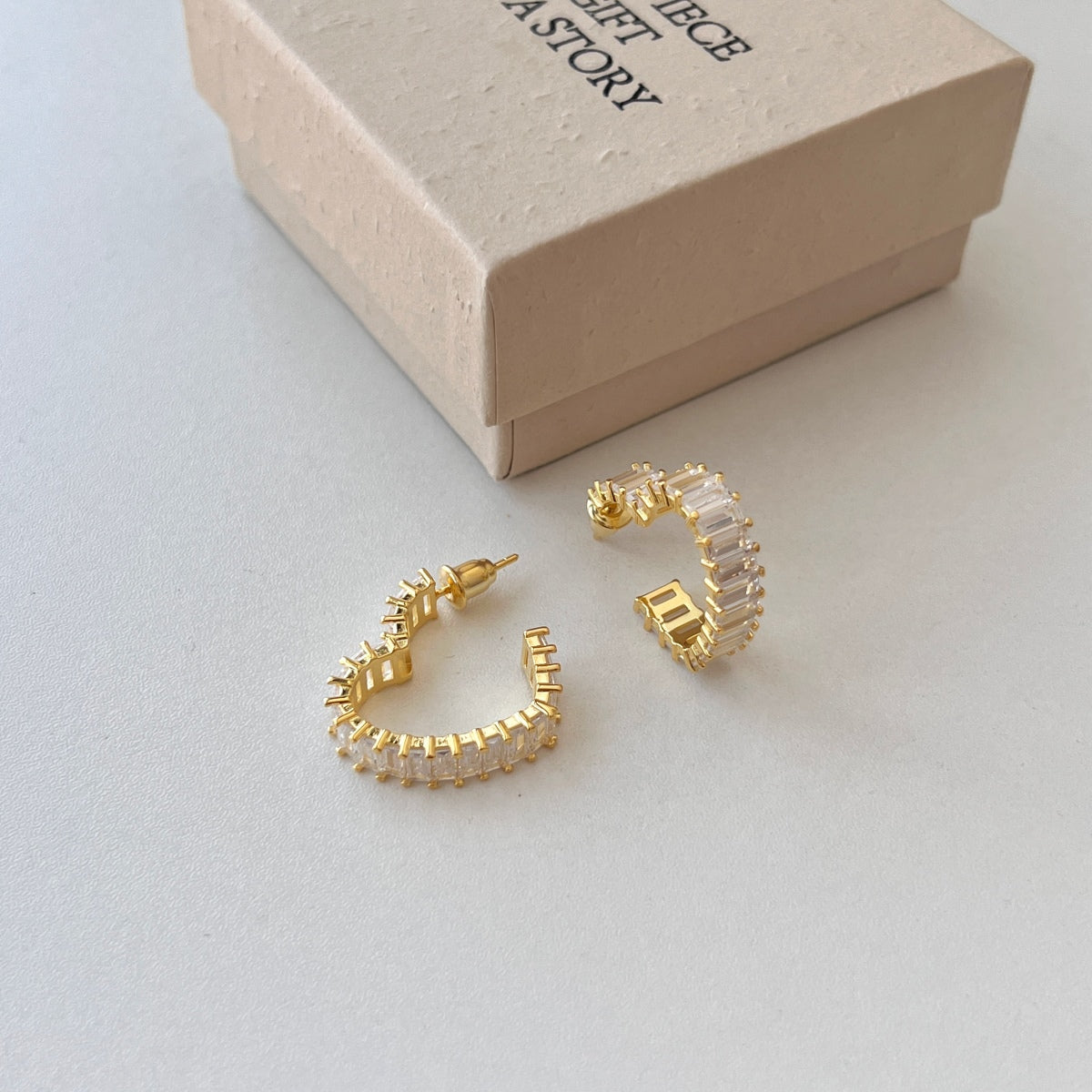 [ECHO ]Radiant Heart Cutout Earrings