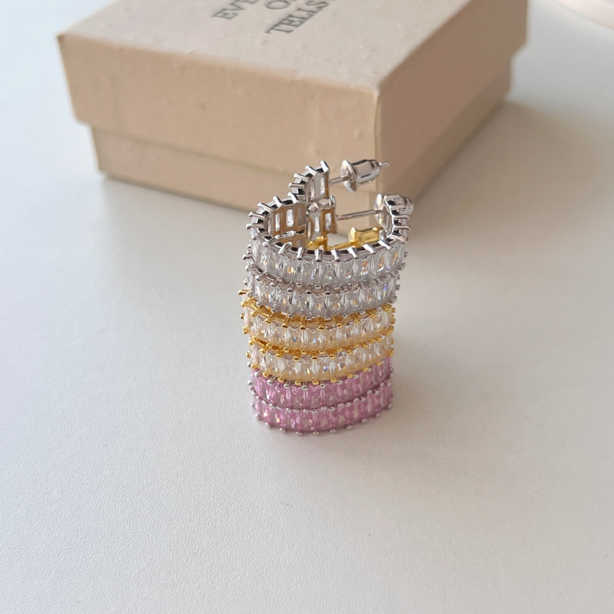 [ECHO ]Radiant Heart Cutout Earrings