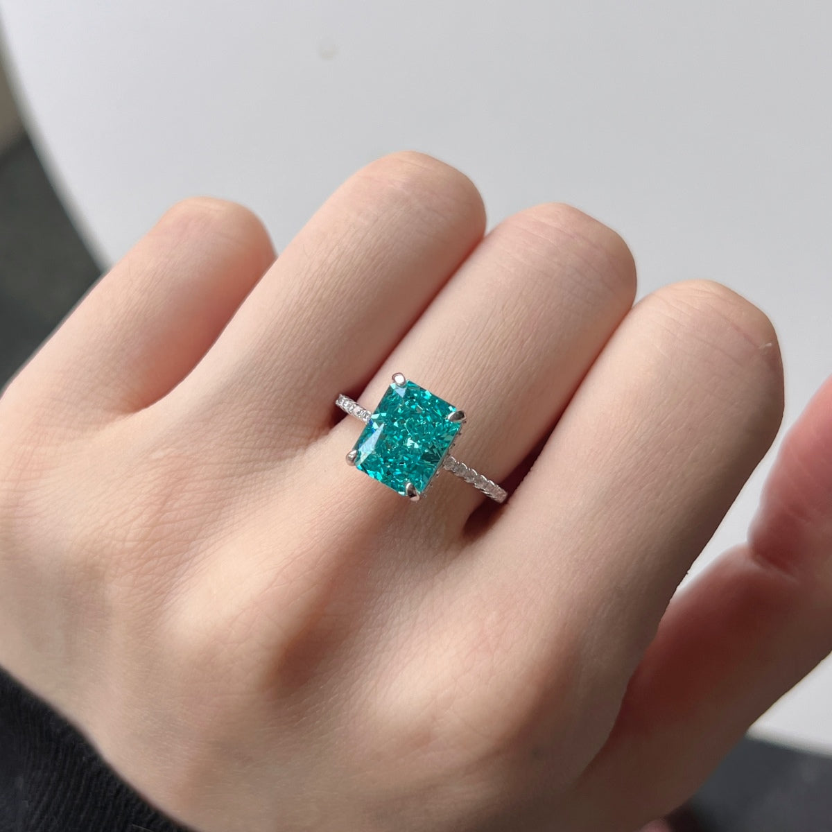 [ECHO ]4.0 Carat Luxurious Engagement Ring