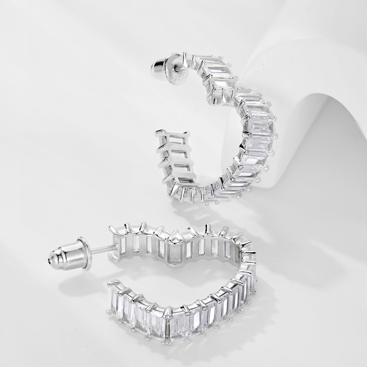 [ECHO ]Radiant Heart Cutout Earrings