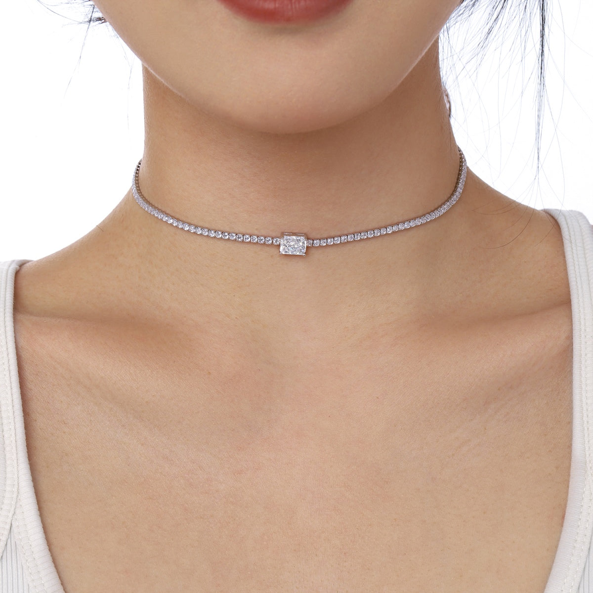 [ECHO ]2.0 carat Ornate Emerald Cut Necklace