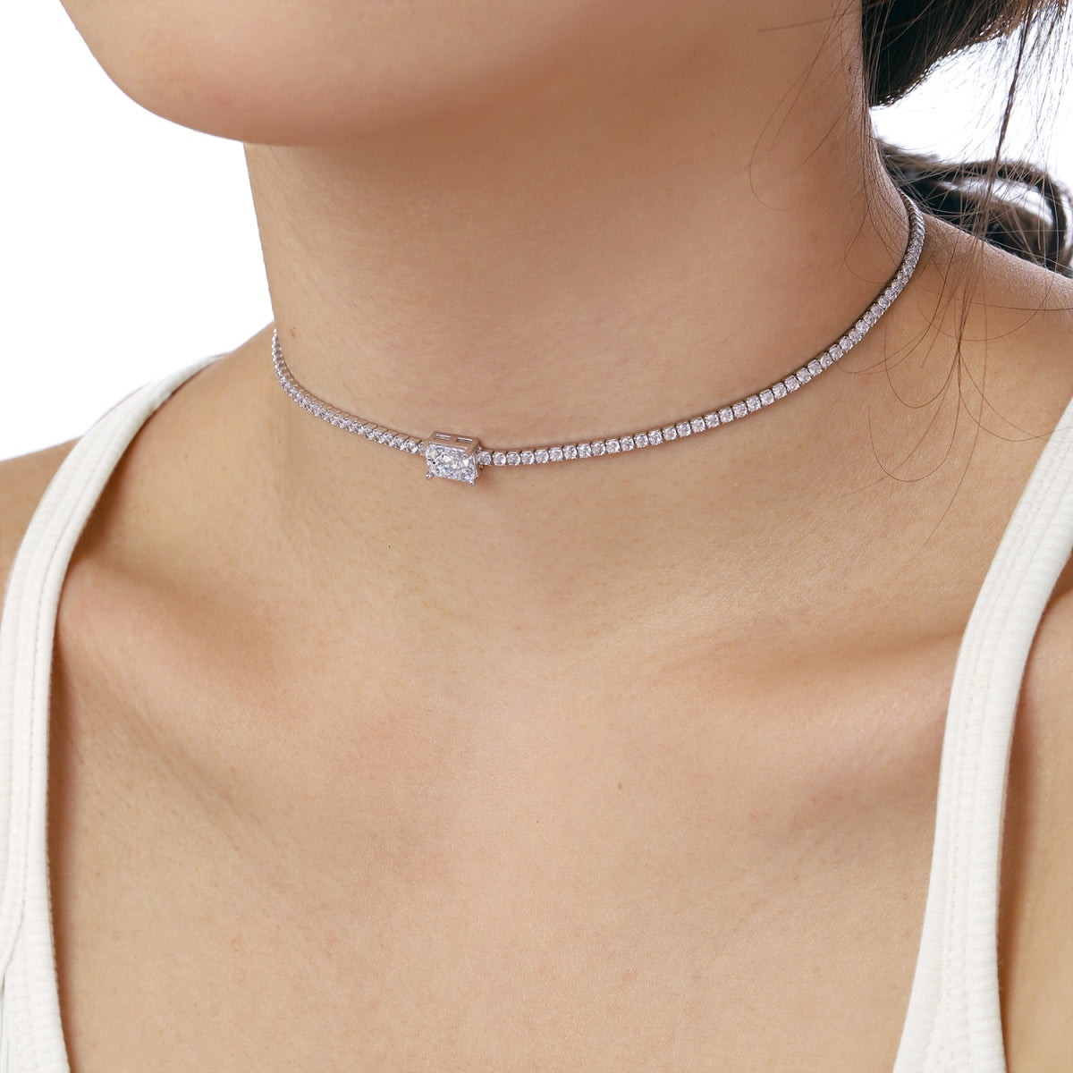 [ECHO ]2.0 carat Ornate Emerald Cut Necklace