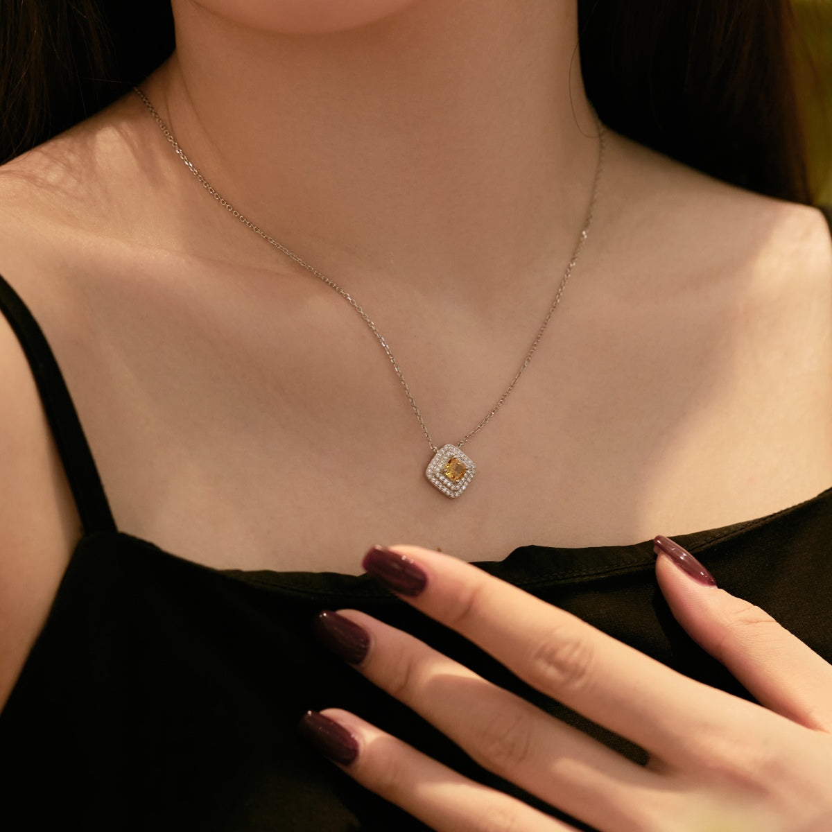 [ECHO ]Sparkling Asscher Cut Necklace