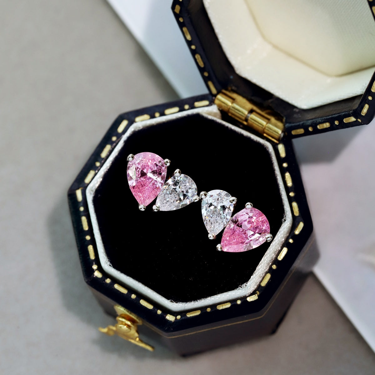 [ECHO ]Dazzling Elegant Heart Cut Lover Earrings