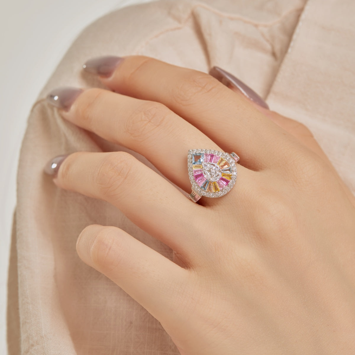 [ECHO ]Elegant Colorful Water Drop Shape Banquet Ring
