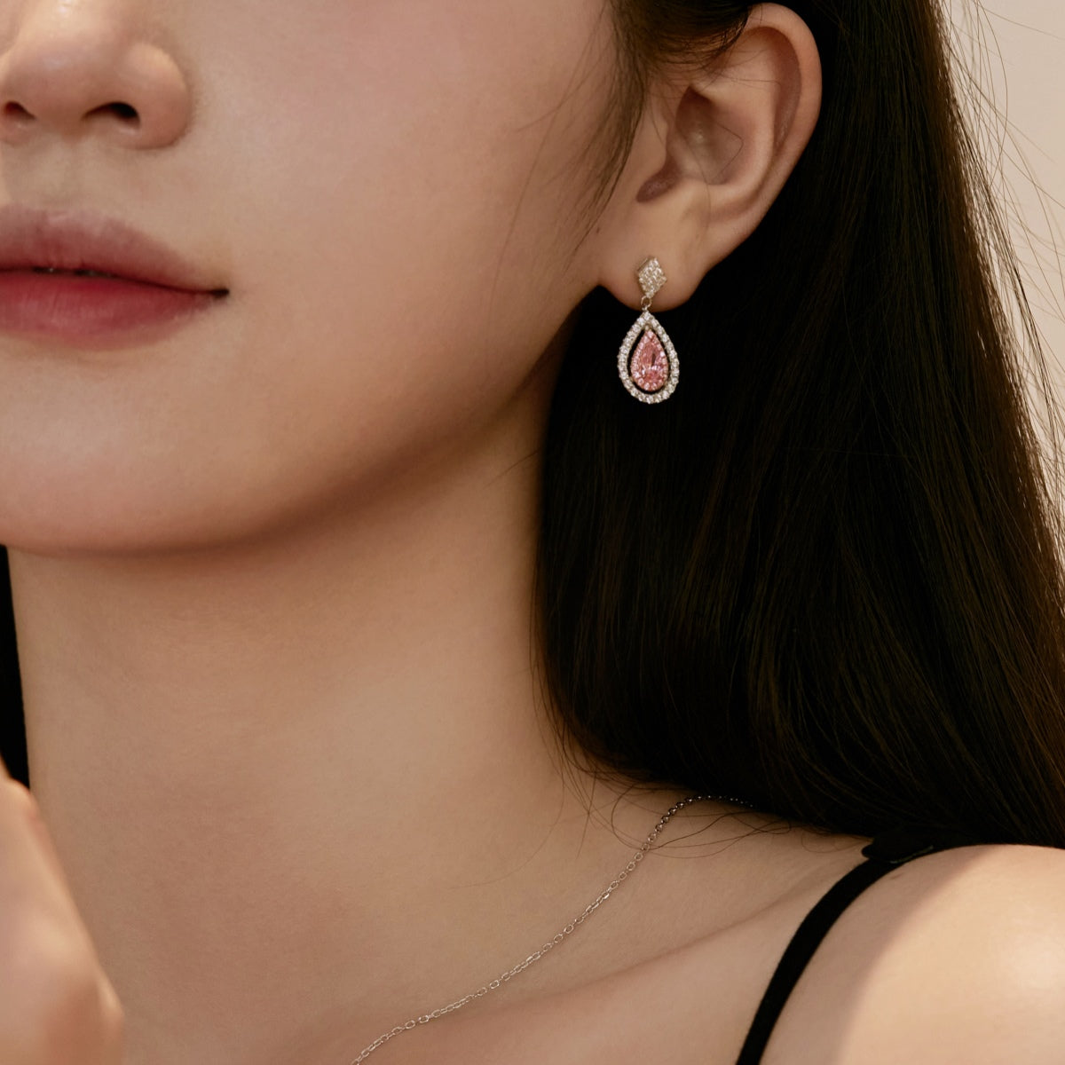 [ECHO ]Ornate Delicate Water Drop Shape Banquet Earrings