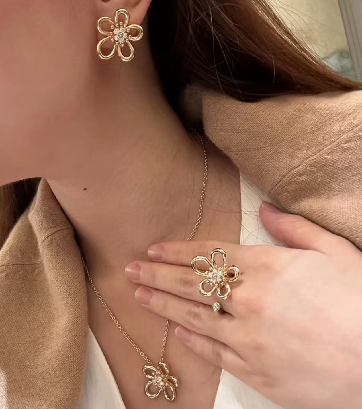 [ECHO ]NEW FLOWERLACE BETWEEN THE FINGER