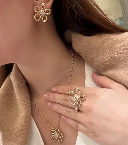 [ECHO ]NEW FLOWERLACE BETWEEN THE FINGER