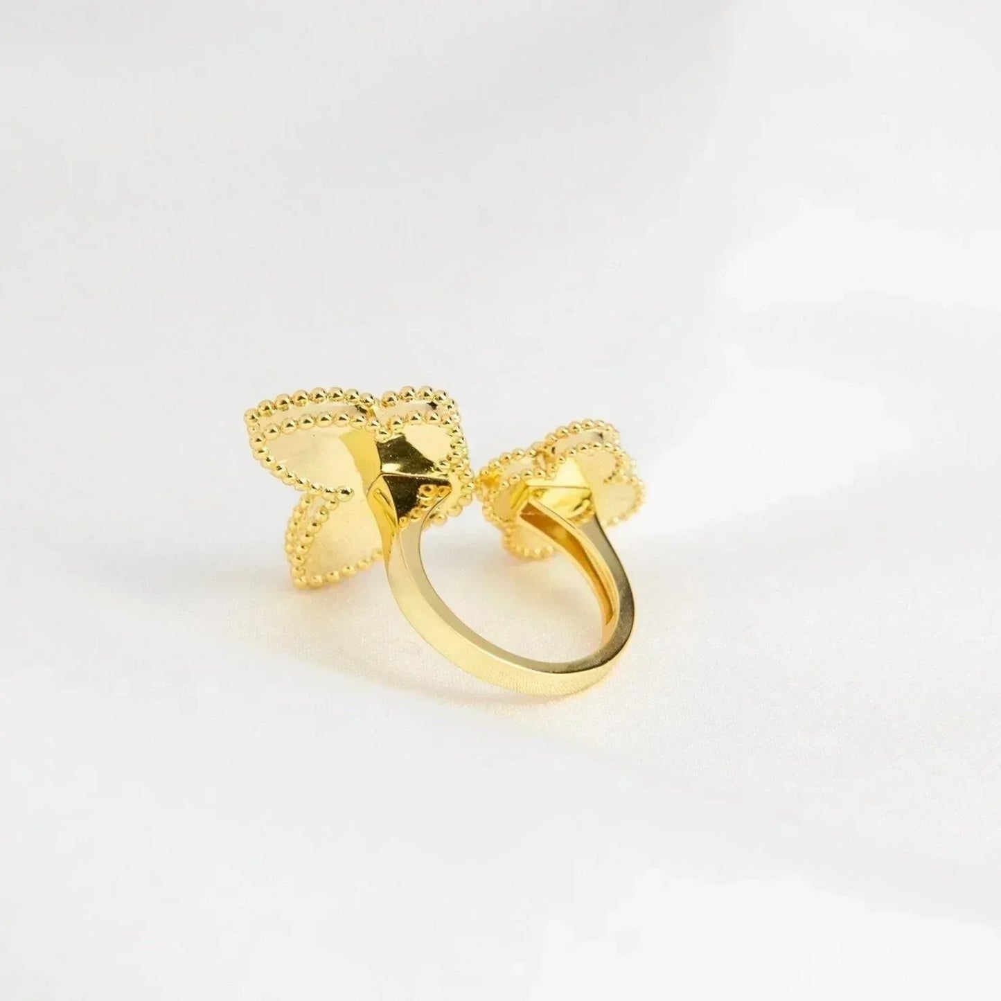 [ECHO ]LUCKY BETWEEN THE FINGER RING