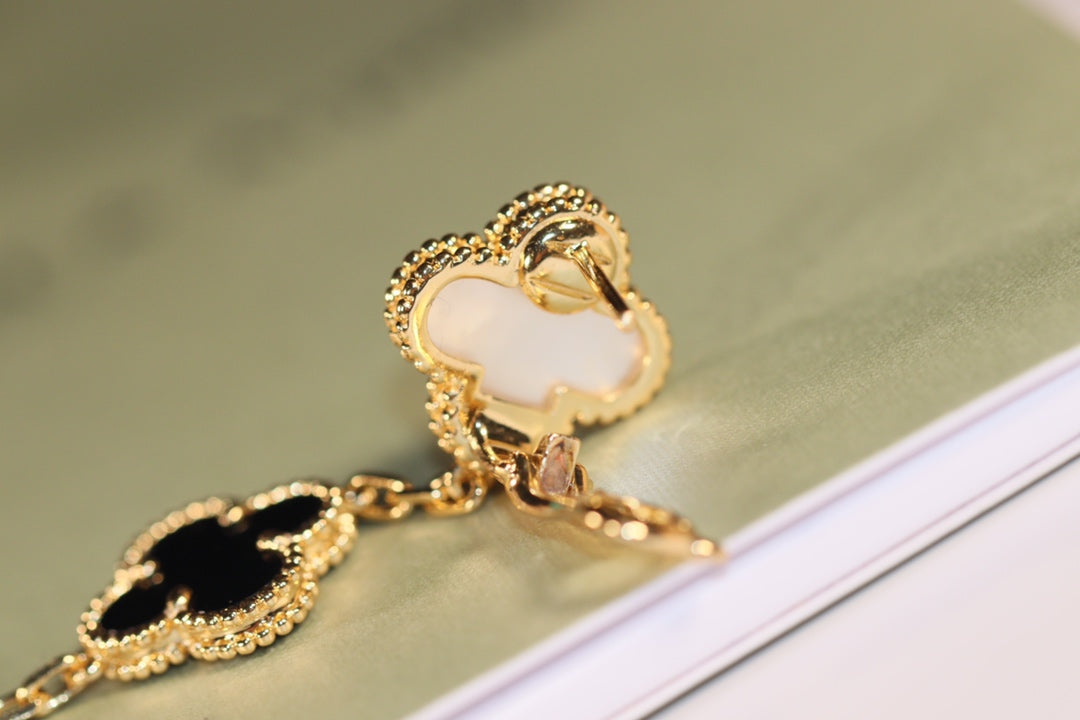 [ECHO ]CLOVER EARRINGS GOLD ONYX MOP 3 MOTIF