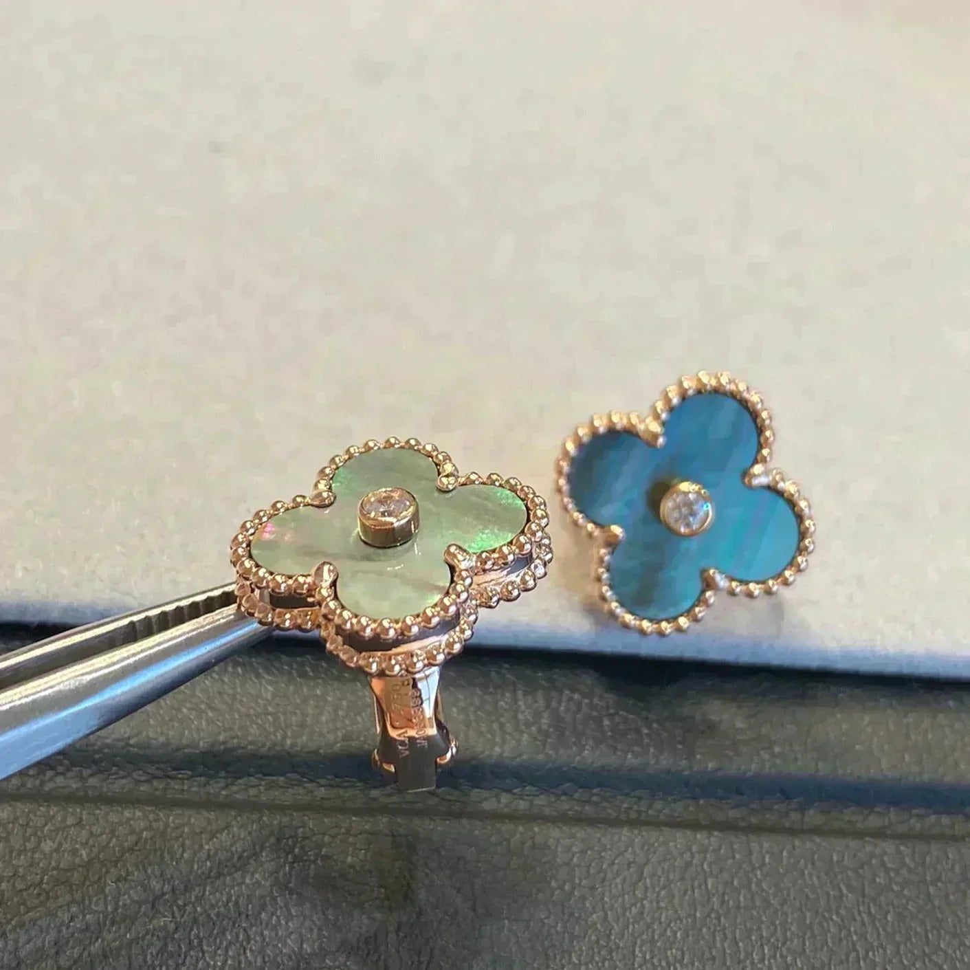 [ECHO ]CLOVER MEDIUM 1 MOTIFS GRAY MOP  DIAMOND EARRINGS