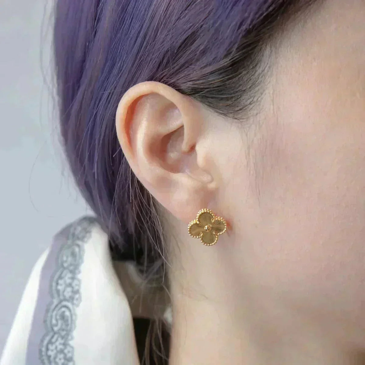 [ECHO ]CLOVER MEDIUM 1 MOTIFS LASER EARRINGS