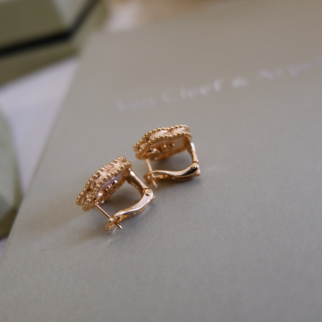 [ECHO ]LUCKY PINK GOLD WHITE MOP EARRINGS