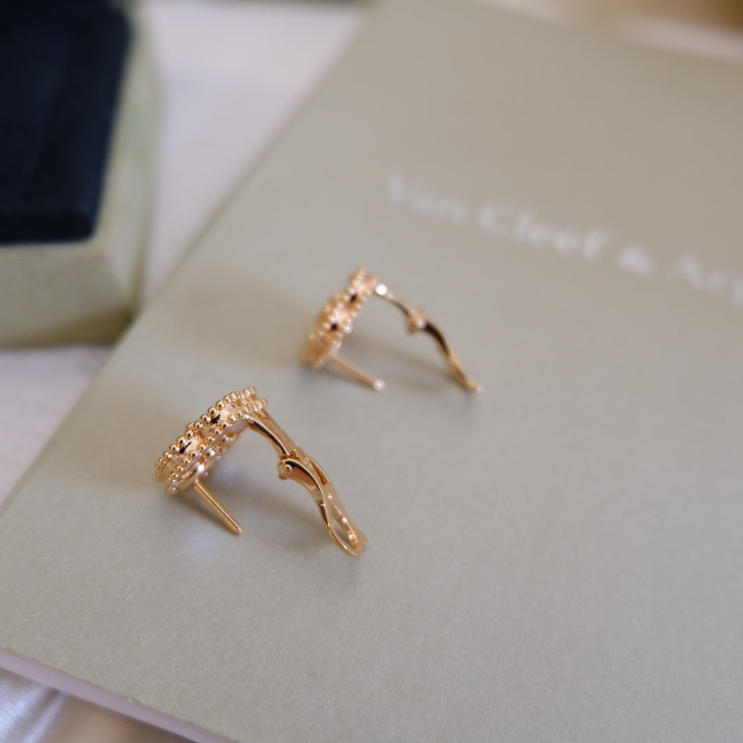 [ECHO ]LUCKY PINK GOLD WHITE MOP EARRINGS