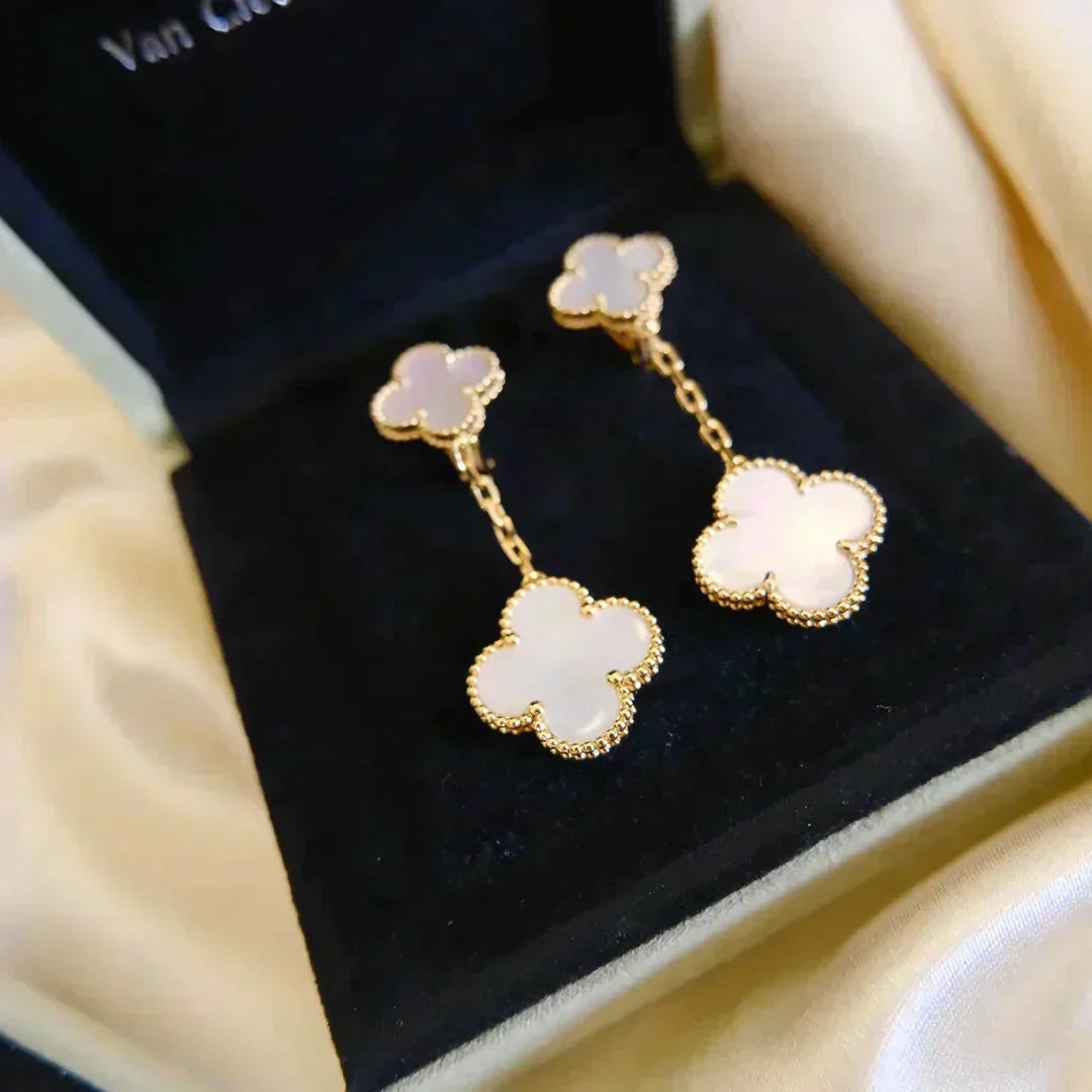 [ECHO ]CLOVER 2 MOTIF WHITE MOP EARRINGS