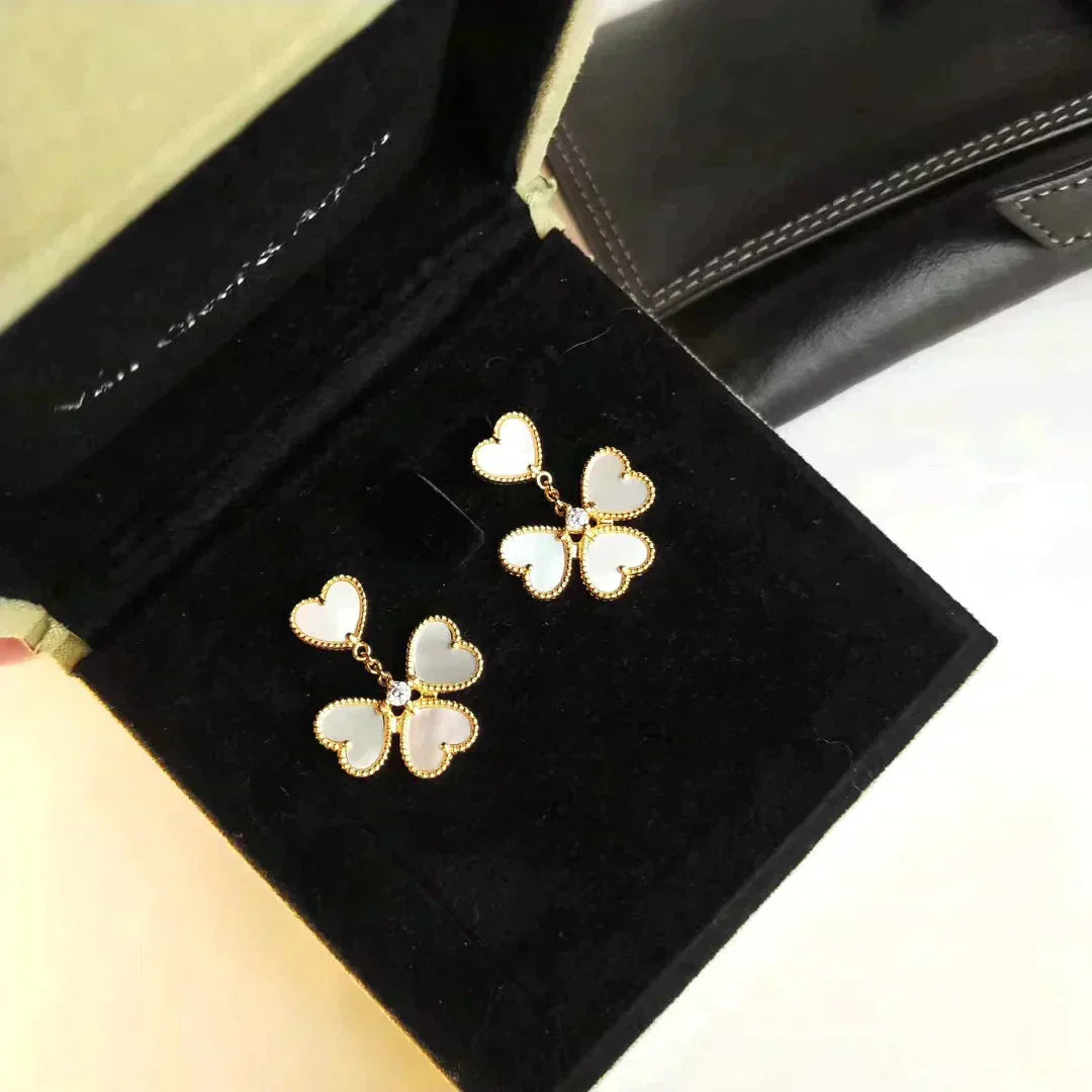 [ECHO ]CLOVER SWEET WHITE MOP EARRINGS