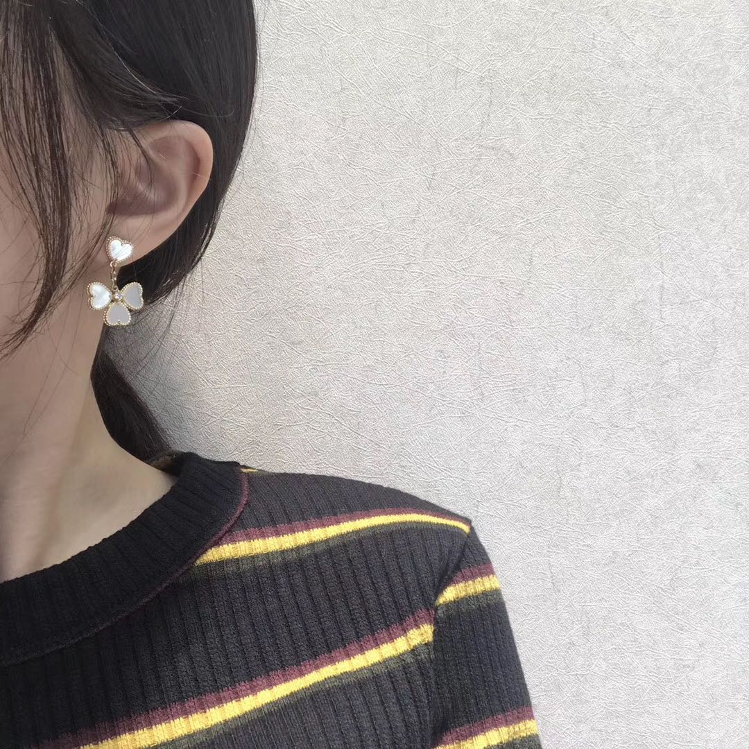 [ECHO ]CLOVER SWEET WHITE MOP EARRINGS