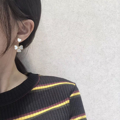 [ECHO ]CLOVER SWEET WHITE MOP EARRINGS
