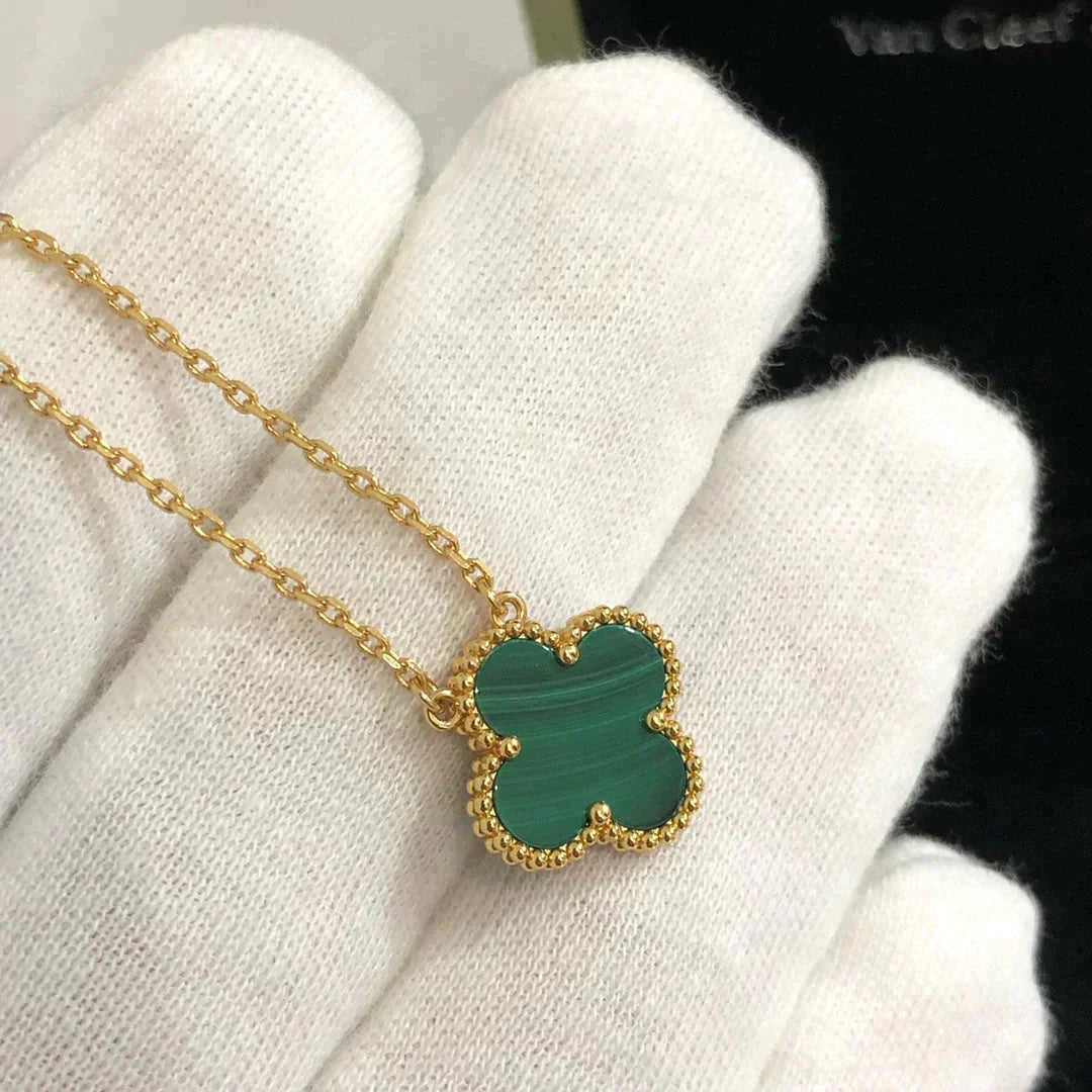 [ECHO ]CLOVER 15MM MALACHITE SINGLE FLOWER  NECKLACE