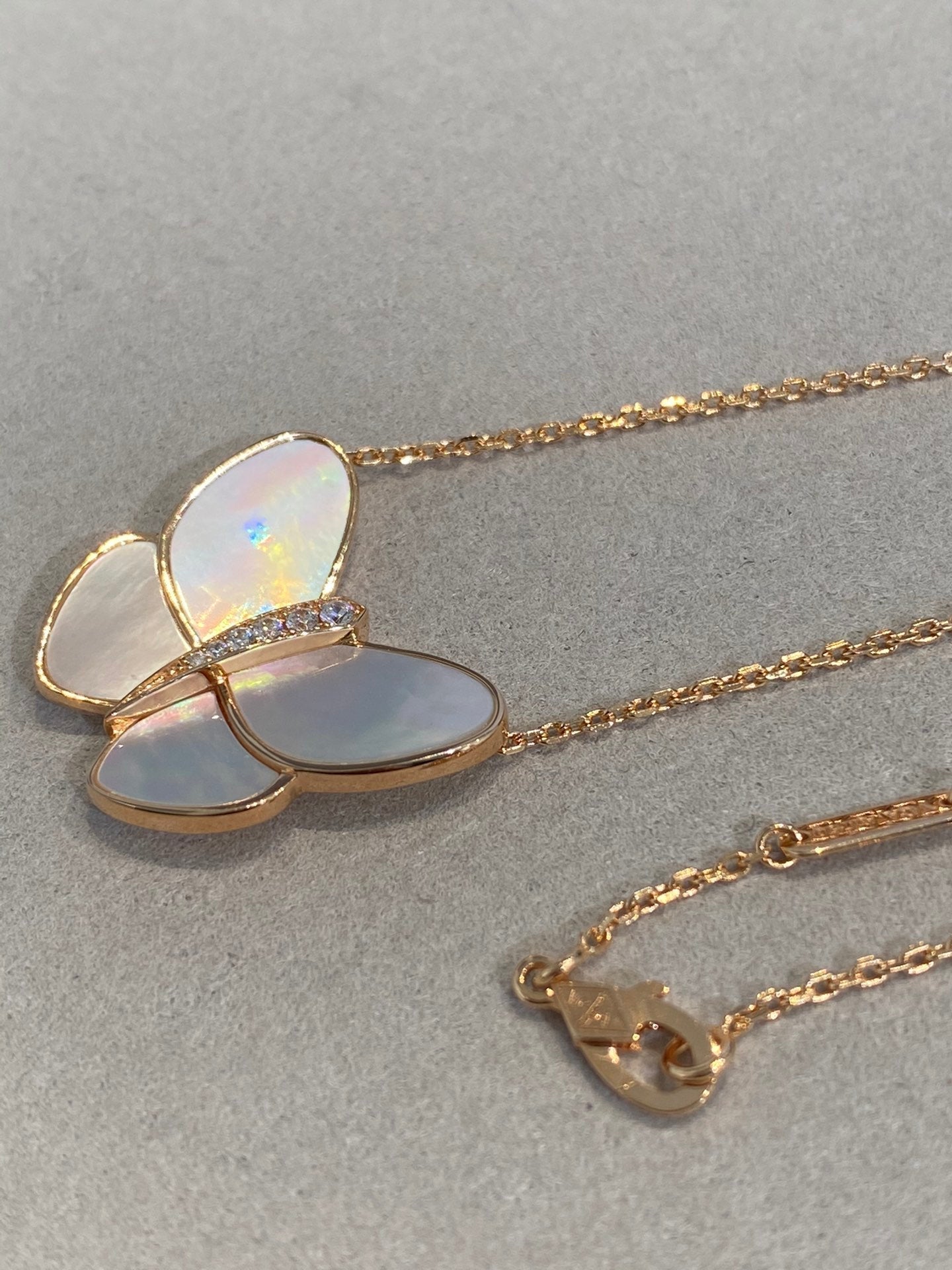 [ECHO ]BUTTERFLY GOLD MOP DIAMOND NECKLACE