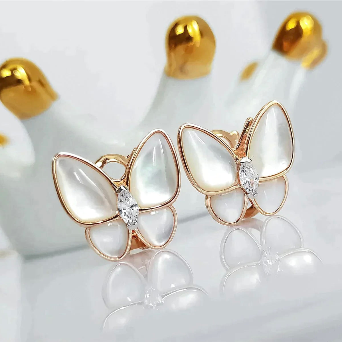 [ECHO ]BUTTERFLY MOP DIAMOND EARRINGS
